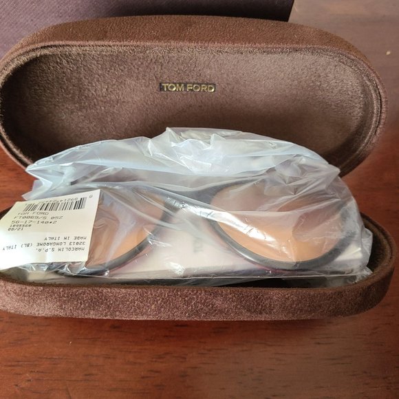 Tom Ford Harlow Cateye Sunglasses Black 56mm TF869 05Z NEW - Picture 5 of 5